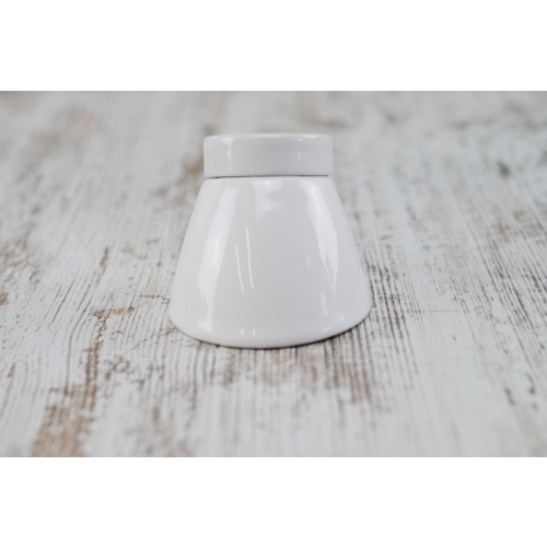 biała lampa ceramiczna